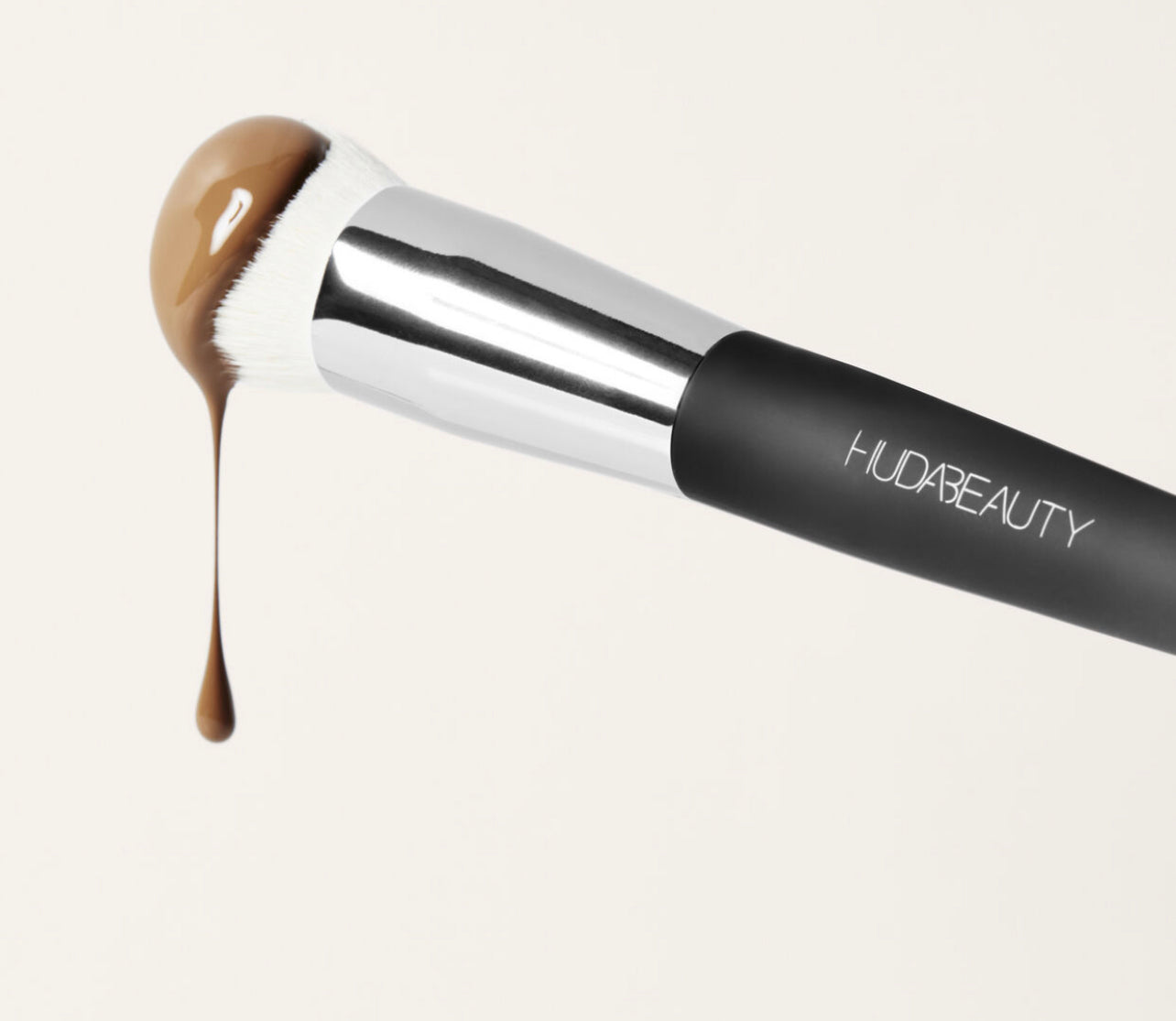 Huda Beauty Easy Blur Base Brush