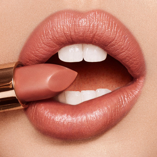 Charlotte Tilbury K.I.S.S.I.N.G Lipstick